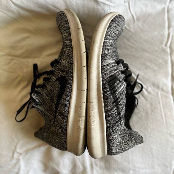 👟🌸GUC Nike Sneakers, black, grey and white, size 10.5 - Picture 13 of 14